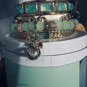 LAGOON SHIMMER SEAHORSE CHARM